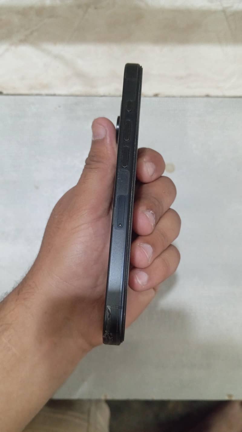 Apple iPhone 15 Pro 3