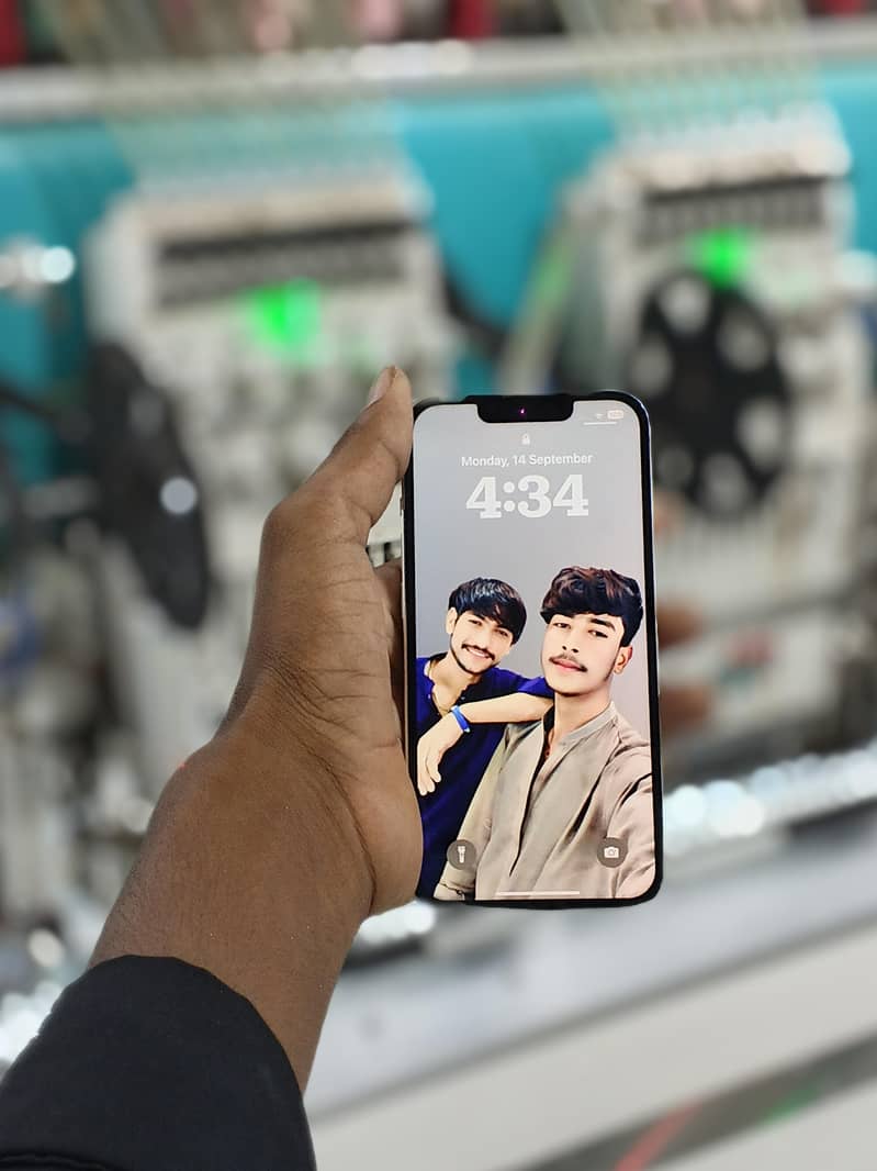 Apple iPhone 13 2