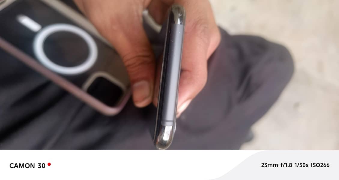 Apple iPhone 11 Pro 2