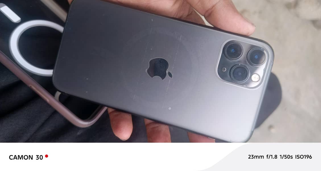Apple iPhone 11 Pro 4