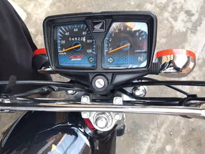 Honda 125 black color in mint condition
