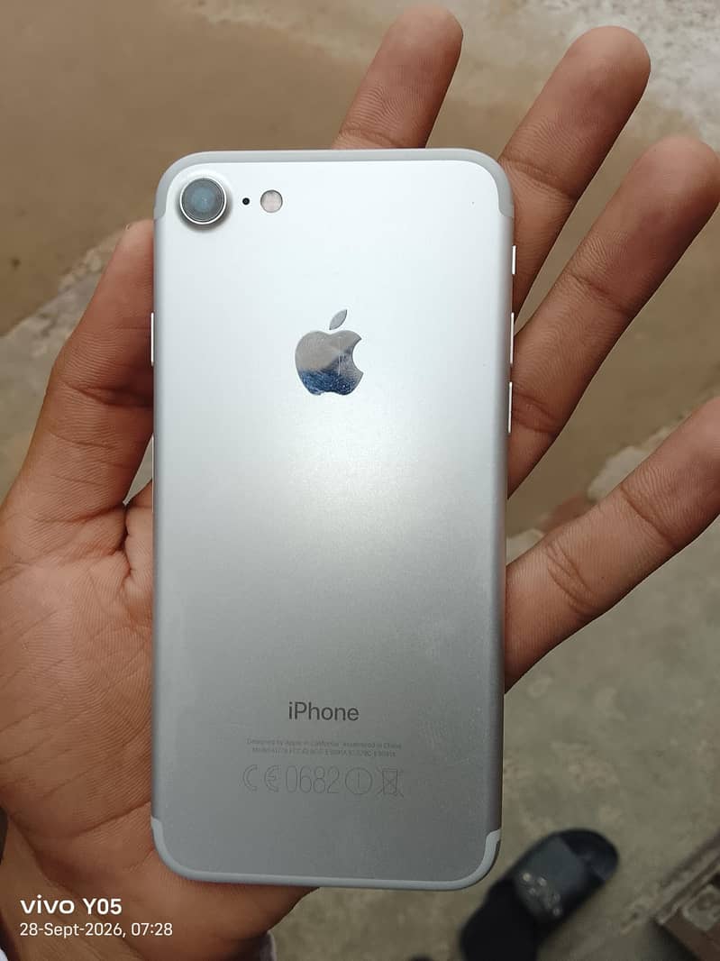 Apple iPhone 7 0