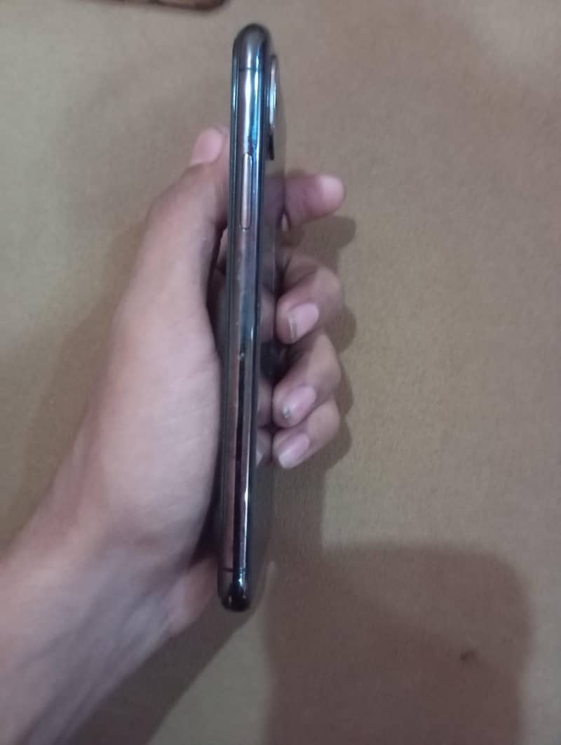 Apple iPhone XS 3