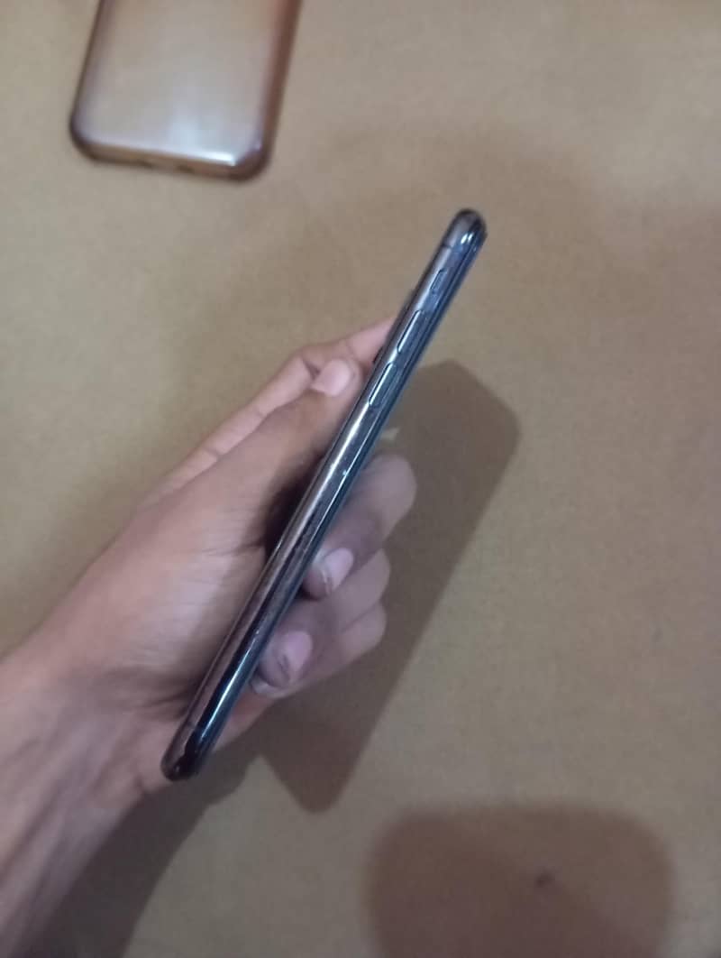Apple iPhone XS 5