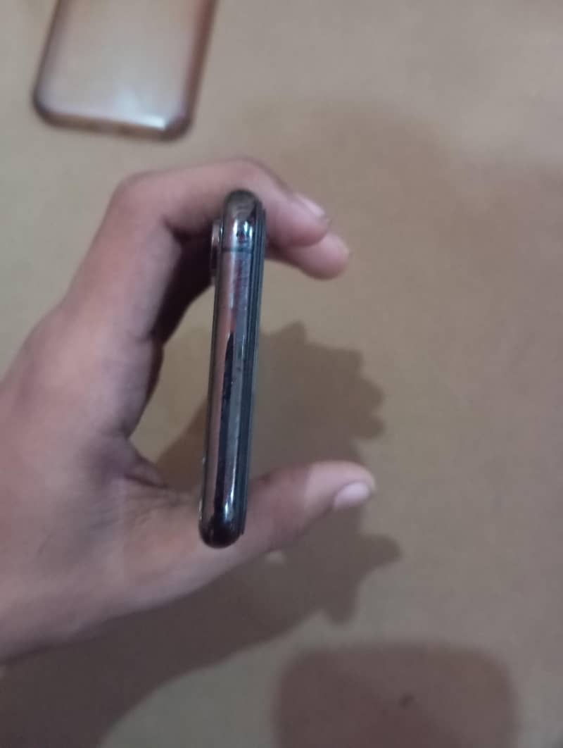 Apple iPhone XS 6