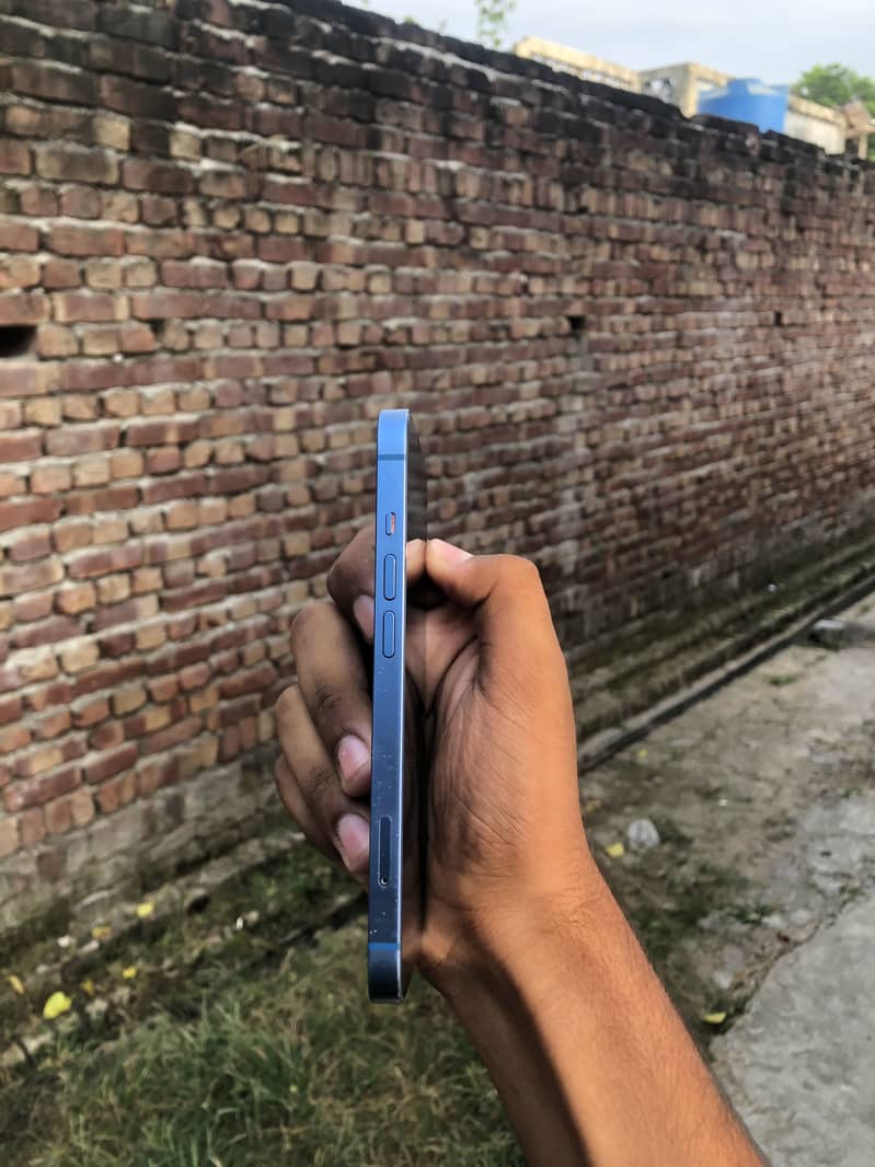 Apple iPhone 13 2