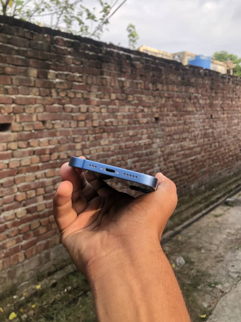 Apple iPhone 13 3