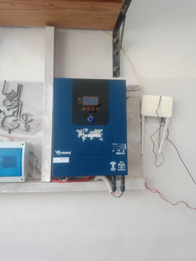 inverex 2.5 kv . 1 year used