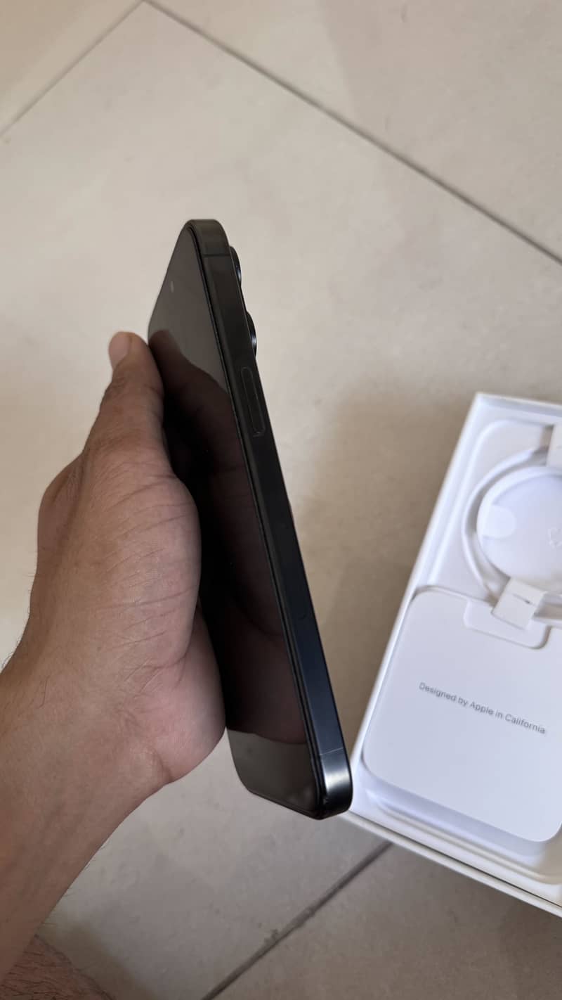 Apple iPhone 15 Pro Max 4