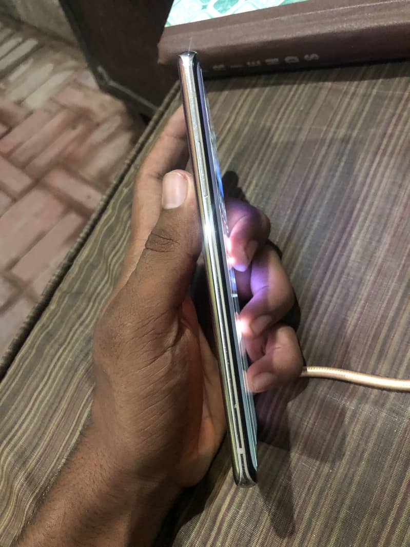 One Plus 8 only 2lines 1