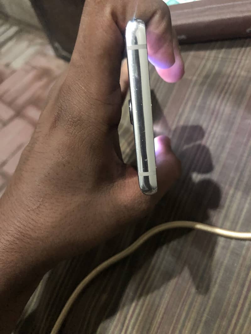 One Plus 8 only 2lines 2