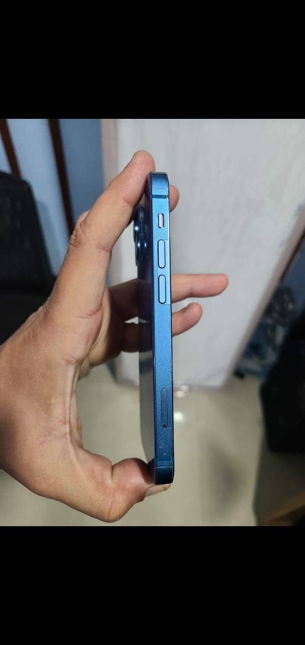 Apple iPhone 13 4