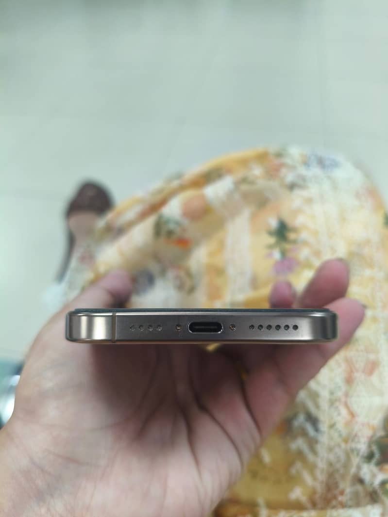 Apple iPhone 16 Pro Max 3