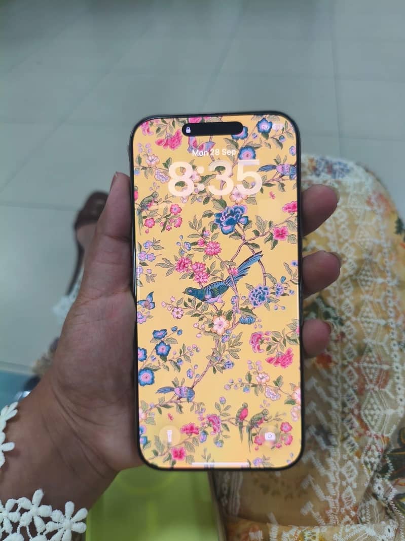 Apple iPhone 16 Pro Max 4