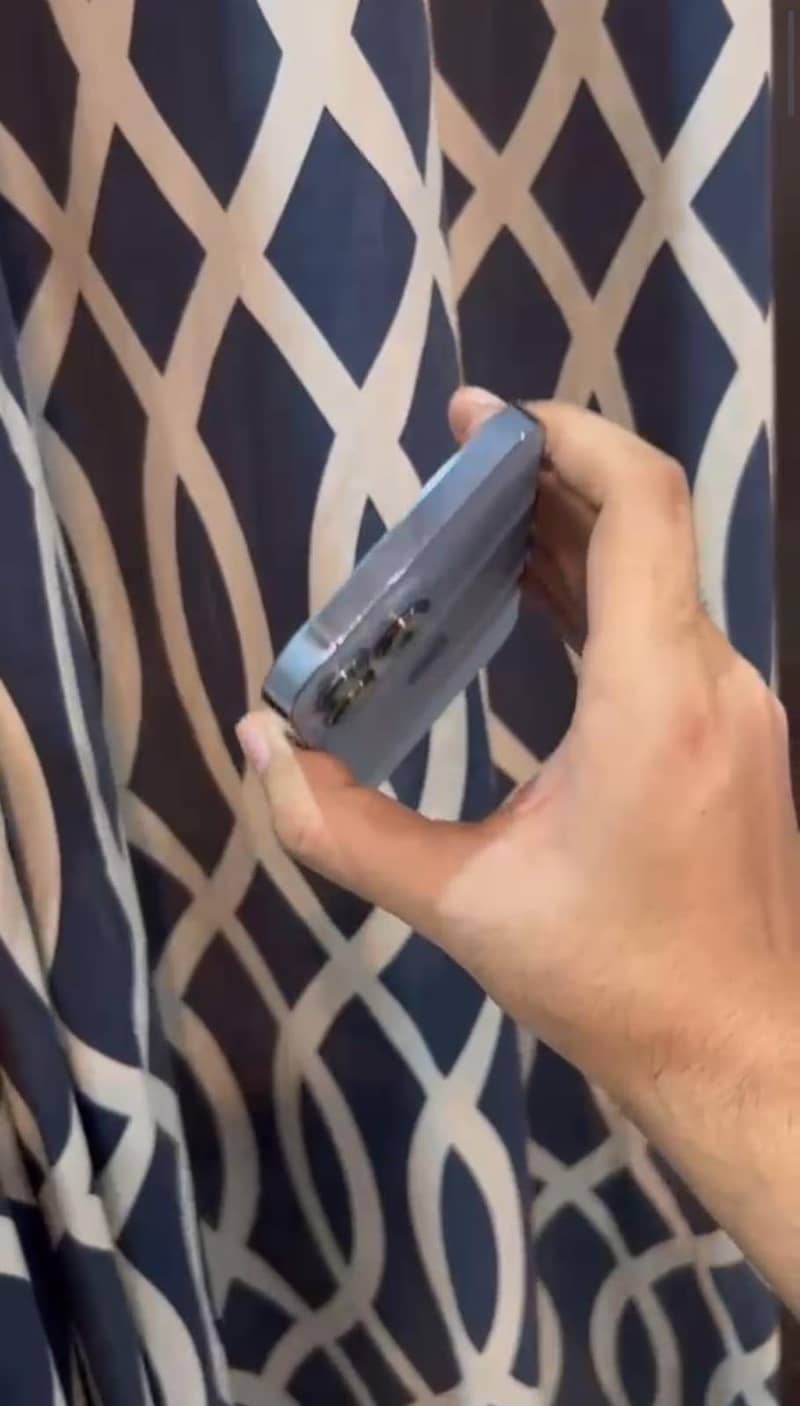 Apple iPhone 13 Pro Max 2