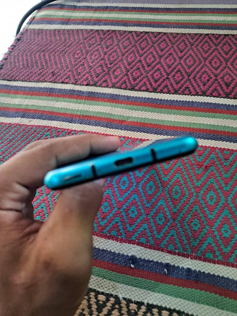 Sharp Aquos R3 4