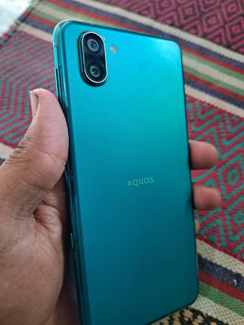 Sharp Aquos R3 5