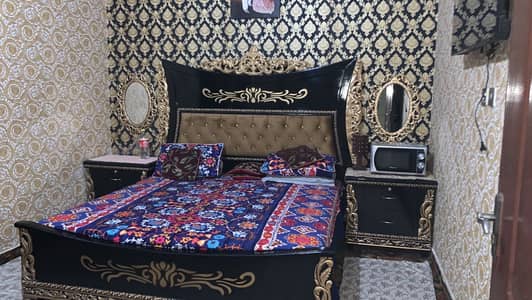 Bed dressing aaur bartan wali almari