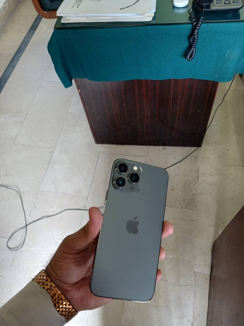 Apple iPhone 13 Pro Max 3