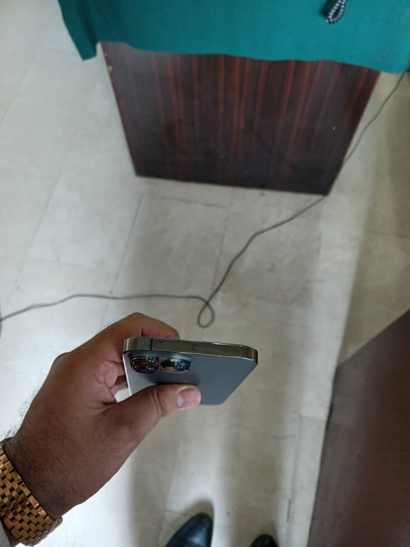 Apple iPhone 13 Pro Max 6