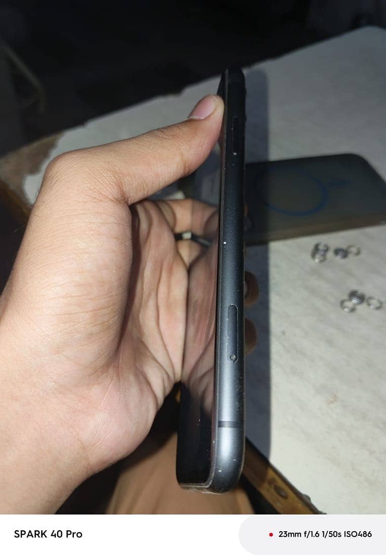 Apple iPhone 11 4