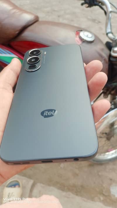 Itel City 200