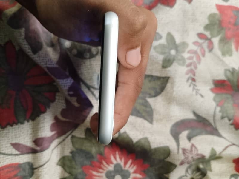 Apple iPhone SE 4