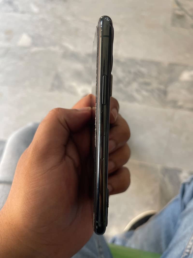 Apple iPhone 11 Pro 2