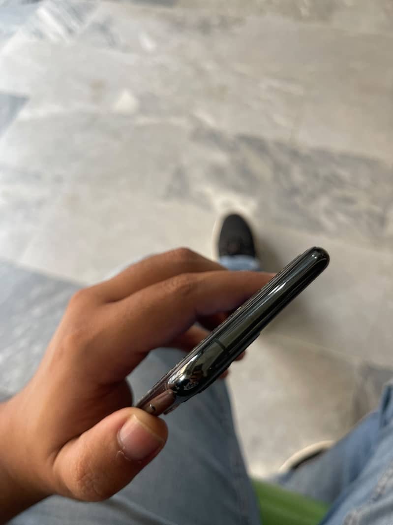 Apple iPhone 11 Pro 3