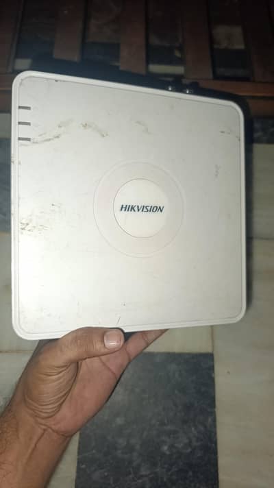 Hikvision DS-7104HGHI-F1 DVR