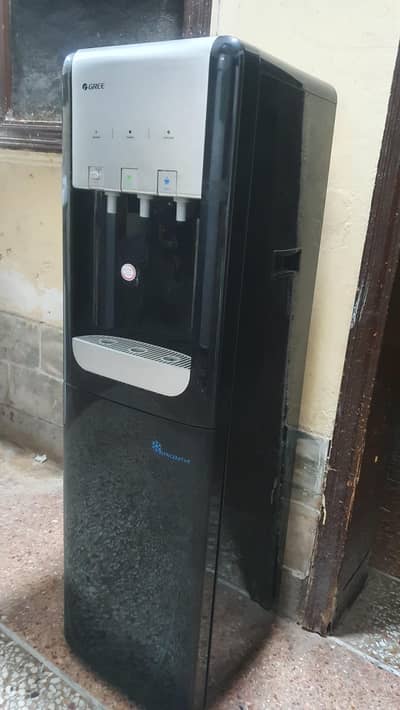 Gree water dispenser
