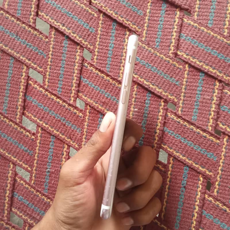 Apple iPhone 6S 4