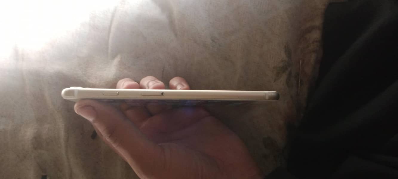 Apple iPhone 7 Plus 1