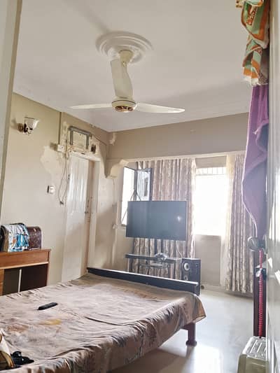 Gulshan-e-Iqbal - Block 11 Flat Sized 950 Square Feet