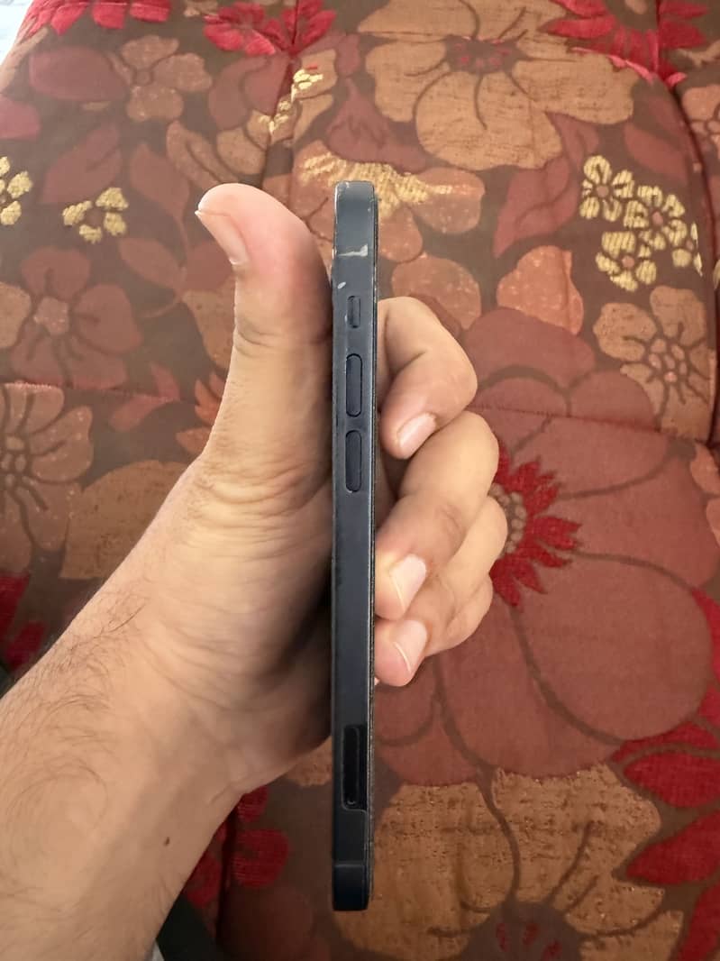 Apple iPhone 12 4