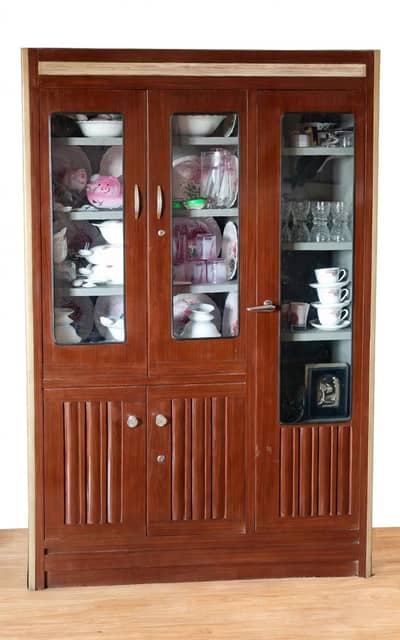 1 dressing tebal 1 almri or 1 shokis
