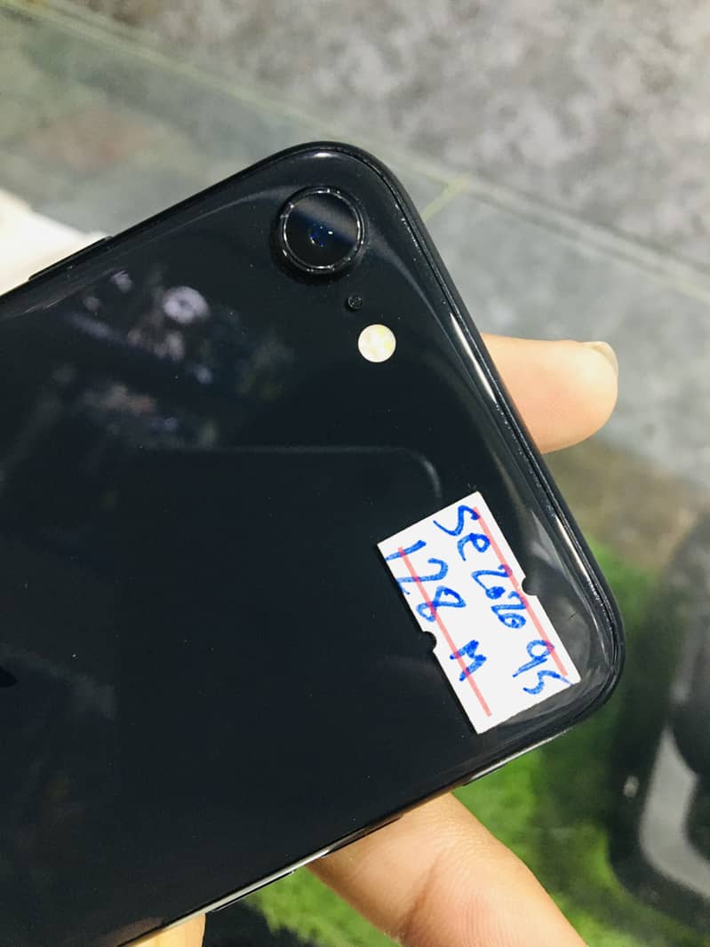 iPhone SE 2020 4