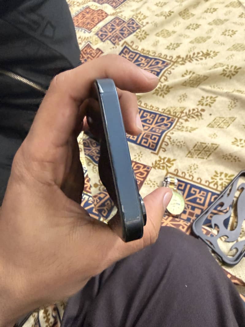 Apple iPhone 13 3