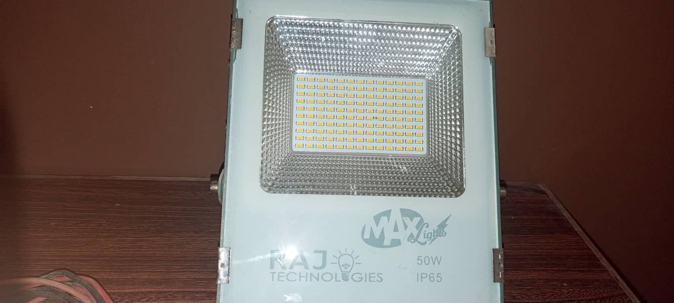 max light 1