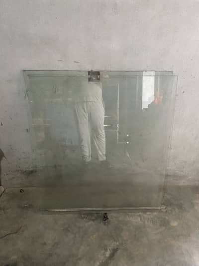 Show case ke shishye for sale