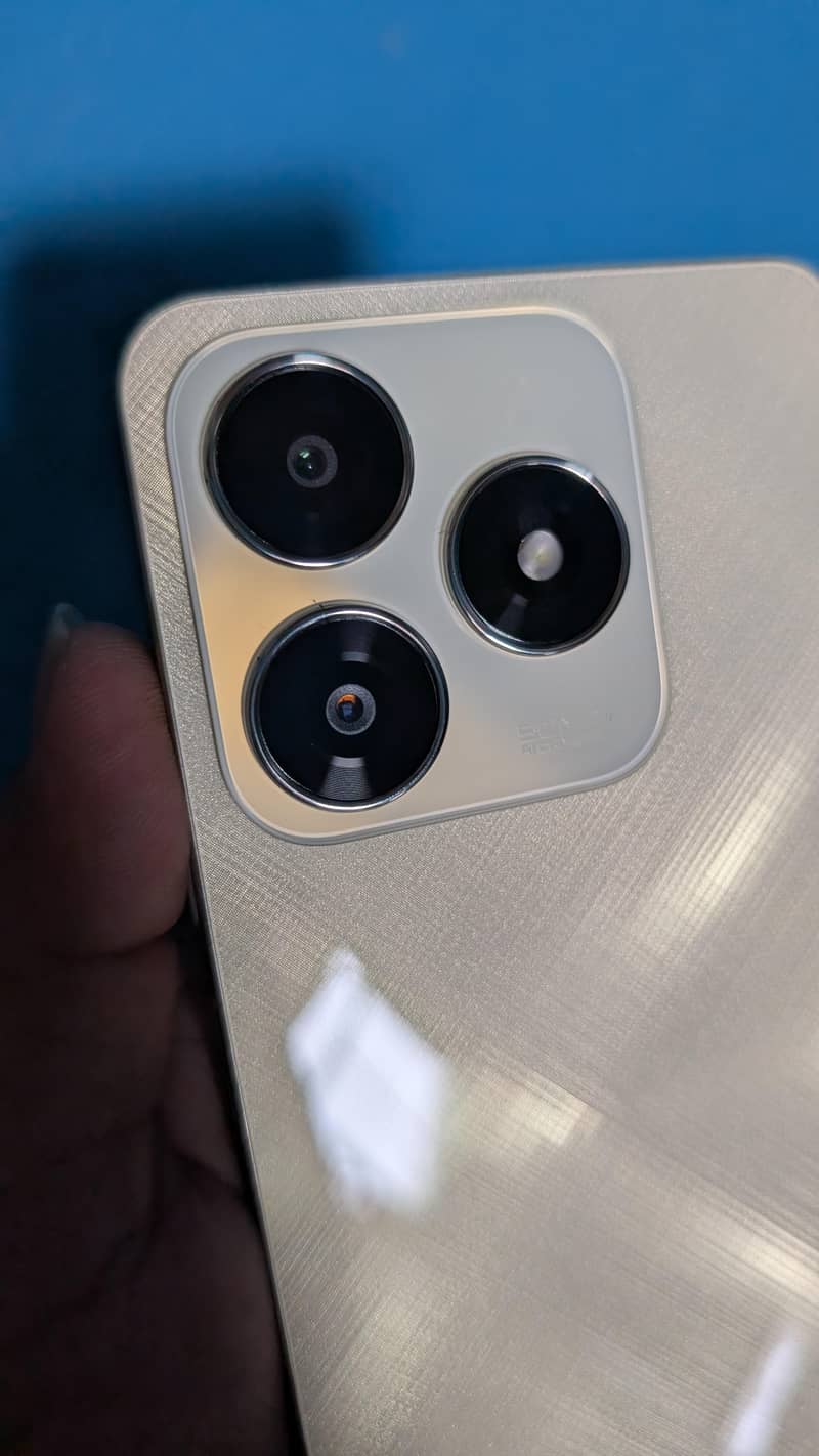 Realme C61 1