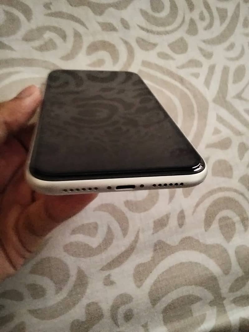 Apple iPhone 11 3