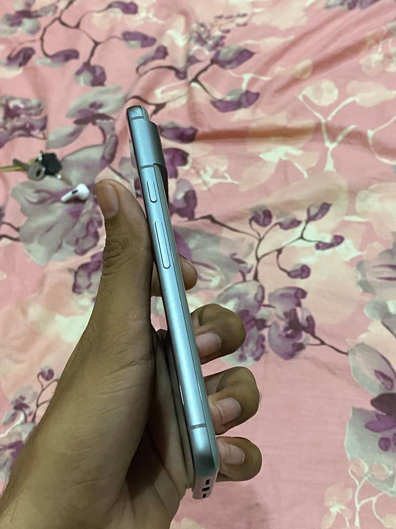 Google Pixel 8 5