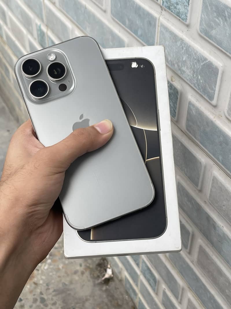 iPhone 16 Pro 0