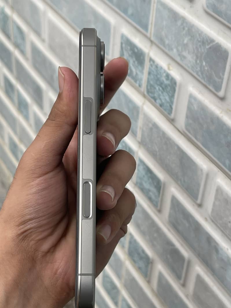 iPhone 16 Pro 2