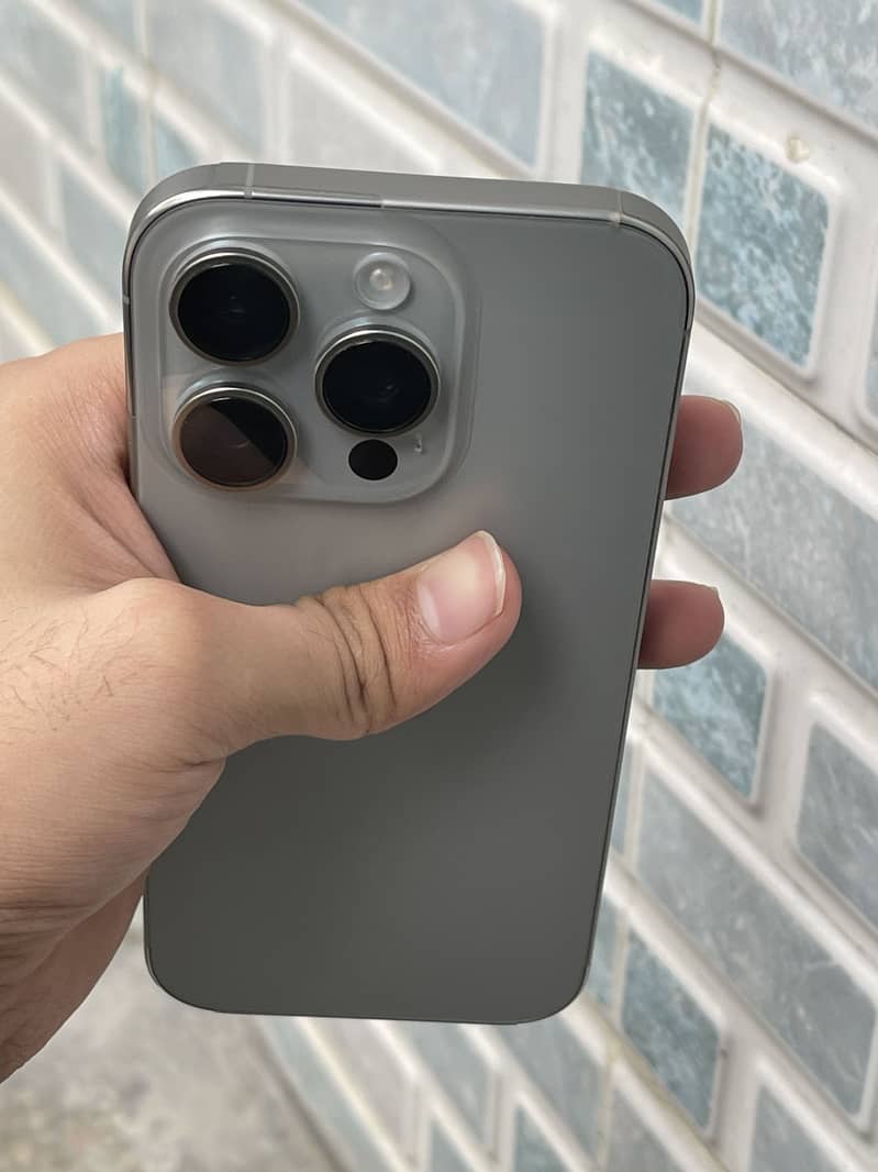 iPhone 16 Pro 4