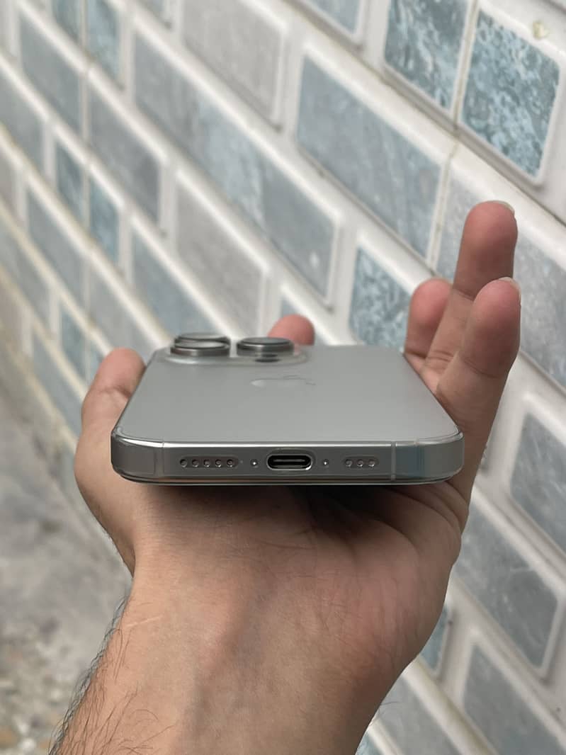 iPhone 16 Pro 5