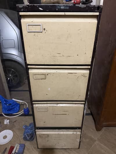 4 Drawer filling cabinet