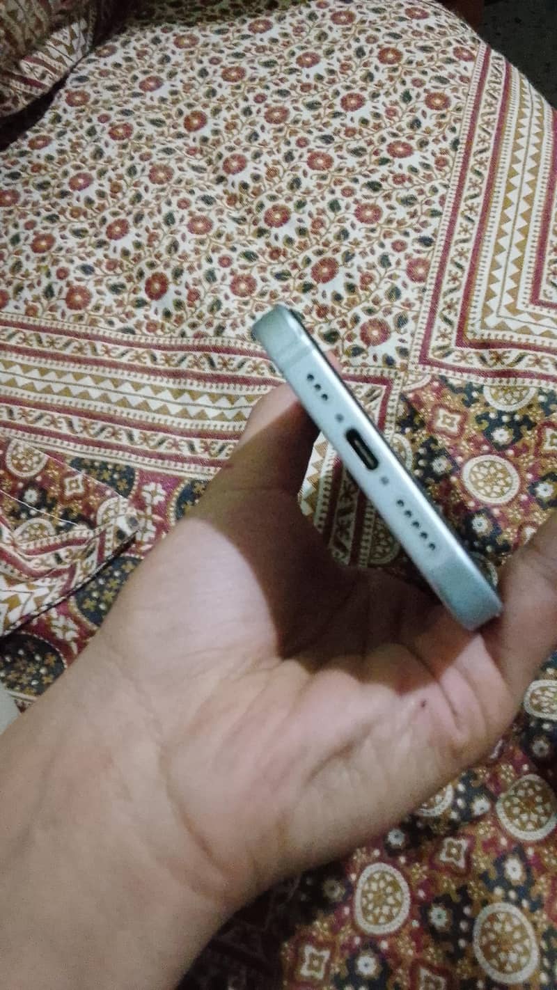 Apple iPhone 15 2