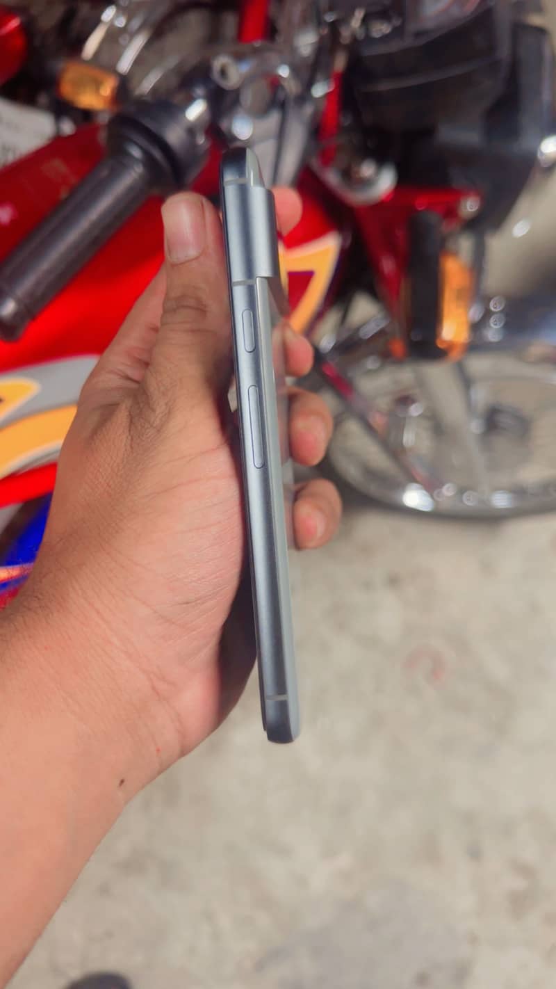 Google pixel 8 red add 7